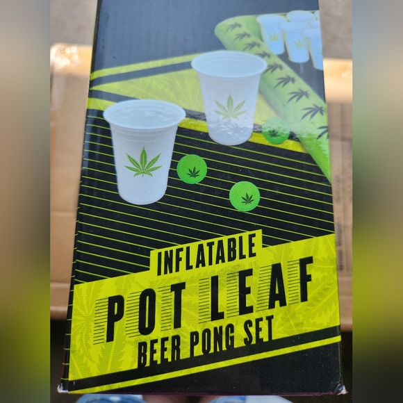 Pot leaf inflatable beer pong set - Picture 4 of 9